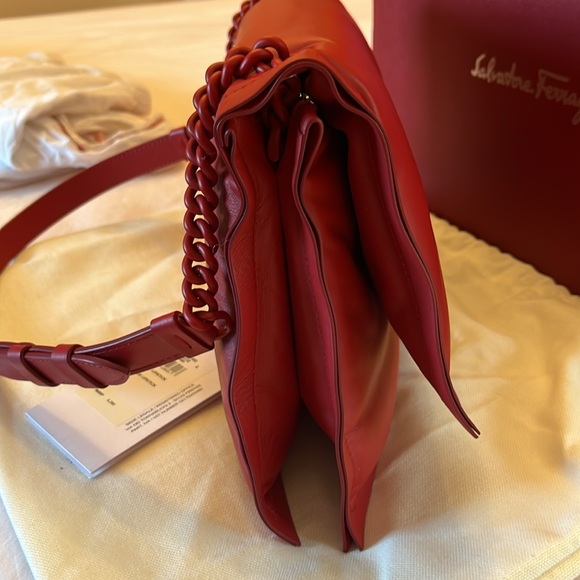 NWT SALVATORE FERRAGAMO VIVA BOW CALFSKIN LEATHER BAG. - Picture 9 of 11